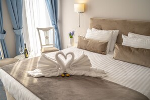 A hotel room with a bed, a nightstand, a lamp, and a window with curtains. - New Era Hotel Bucharest City (Bucharest)