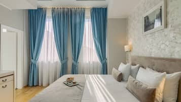 1 bedroom, in-room safe, individually decorated, desk