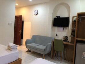 デスク、WiFi (無料)