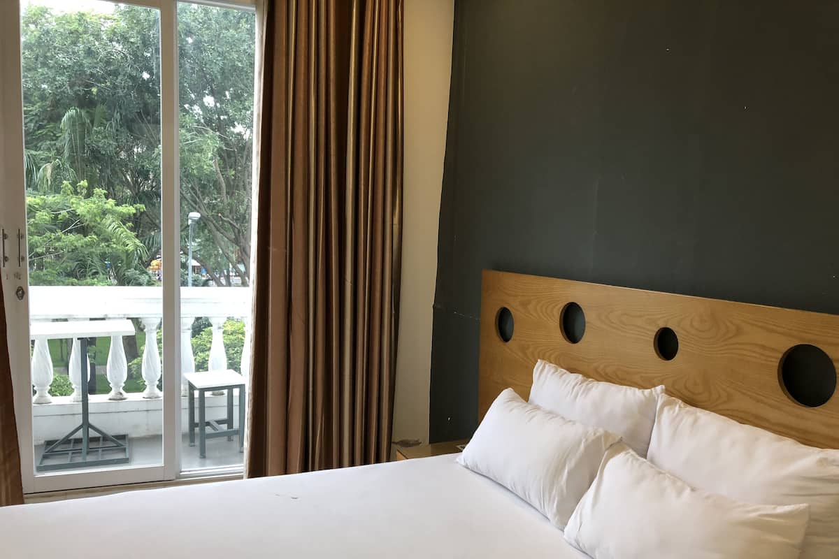 Deluxe Double Room, Balcony, Park View | Desk, free WiFi