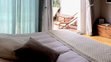 Double Room, 1 Queen Bed, Non Smoking | Blackout drapes, free cribs/infant beds, free WiFi, bed sheets