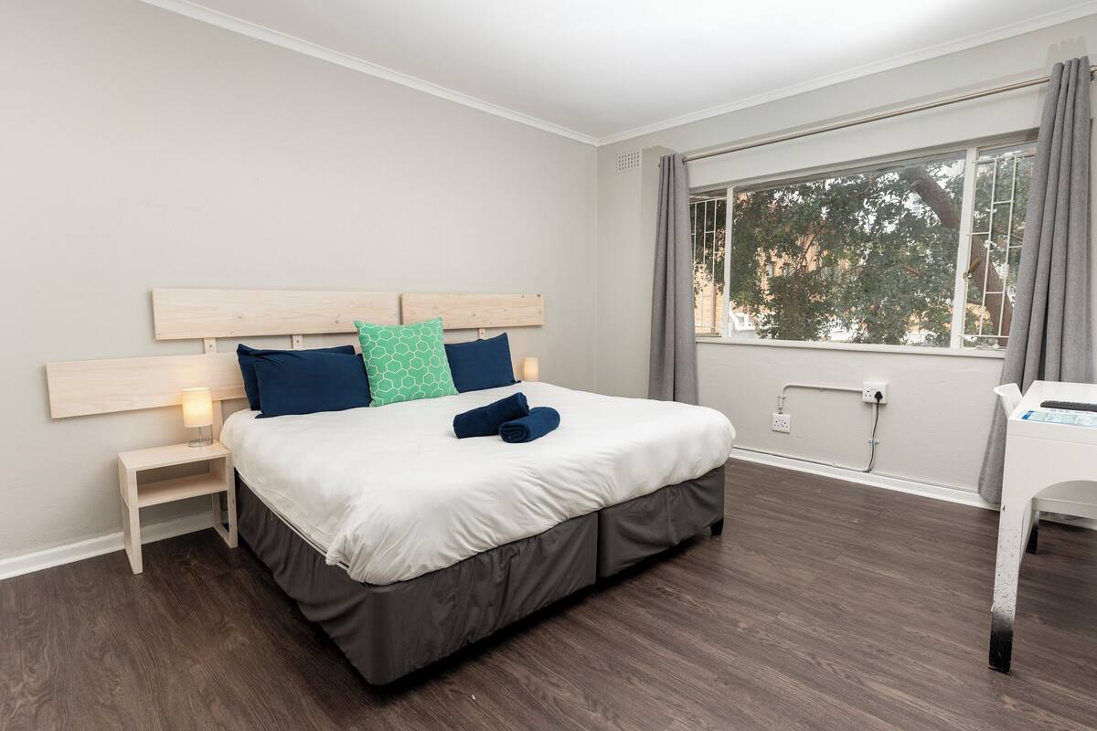 Standard King / Twin Room | 高档床上用品、遮光窗帘、免费 WiFi、床单