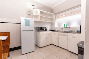 Standard Single Room, Shared Bathroom | Shared kitchen facilities