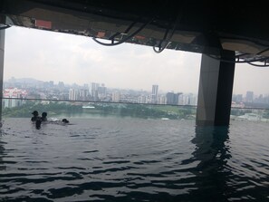 2 outdoor pools - The Reach (Kuala Lumpur)
