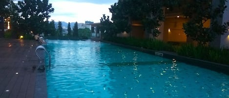 2 piscines extérieures