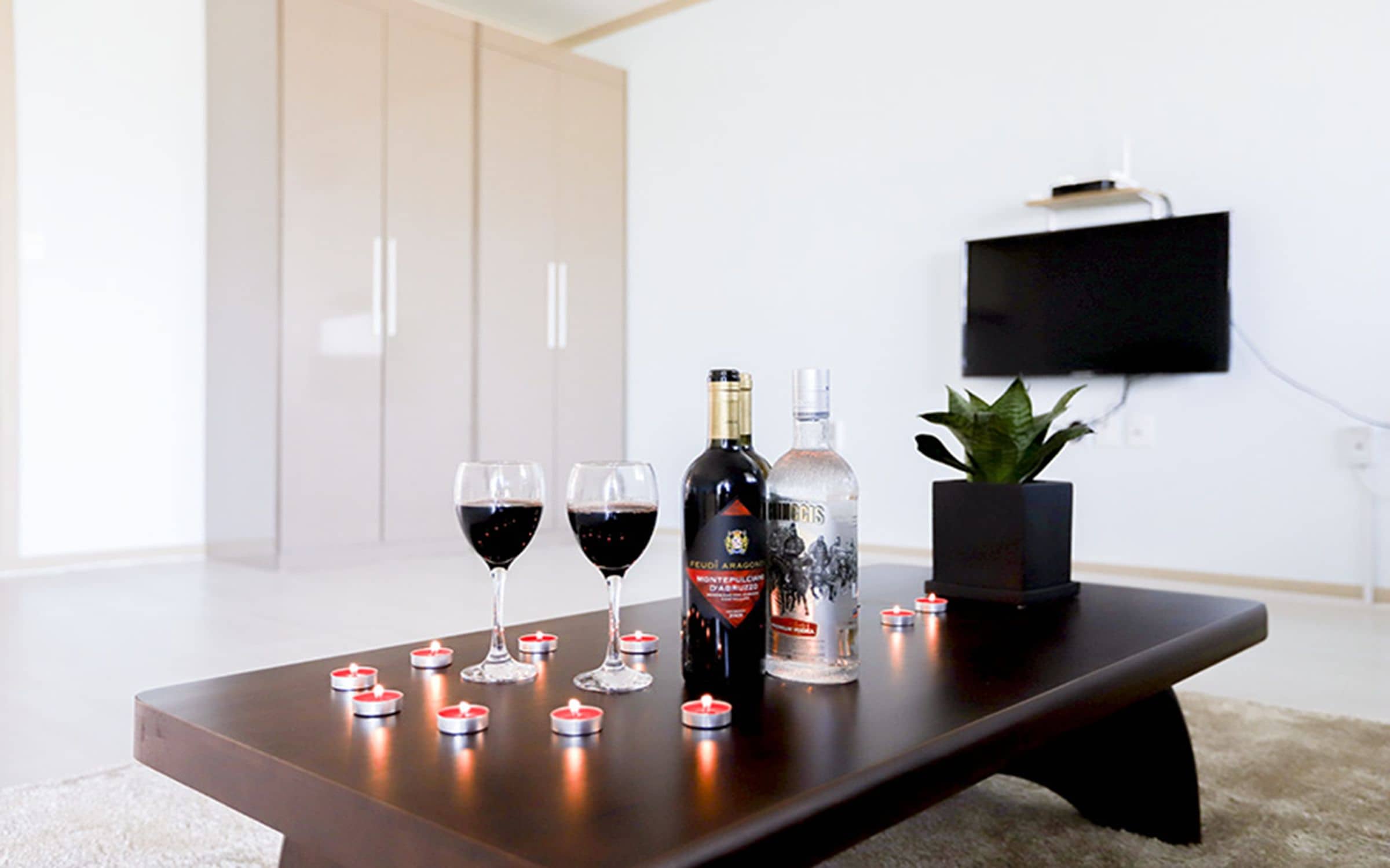 Family Room | Laptop workspace, blackout drapes, free WiFi, bed sheets
