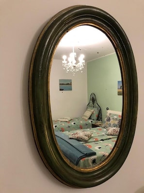 Traditional Triple Room | In-room safe, desk, iron/ironing board, free WiFi