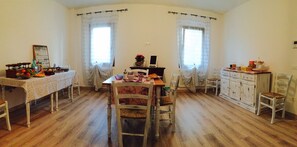 Free daily buffet breakfast  - Dimora Naviglio B&B (Dolo)