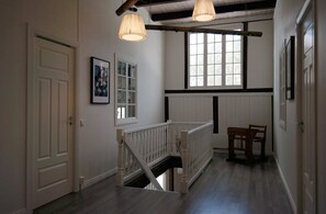Decoración personalizada, muebles diferentes y wifi gratis 