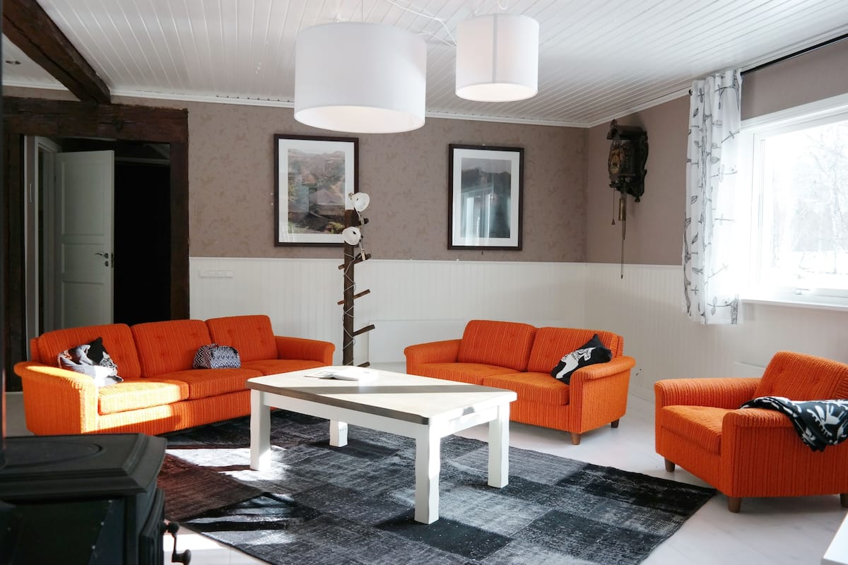 Grand-huoneisto (Fähuset) | Olohuone | Kirjoja, videokirjasto