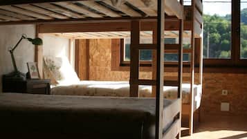 Dormitori compartit, dormitori mixt, bany compartit, vistes a la muntanya (1 bed in 4 Bed Dorm) | Cortines opaques, wifi gratuïta i roba de llit
