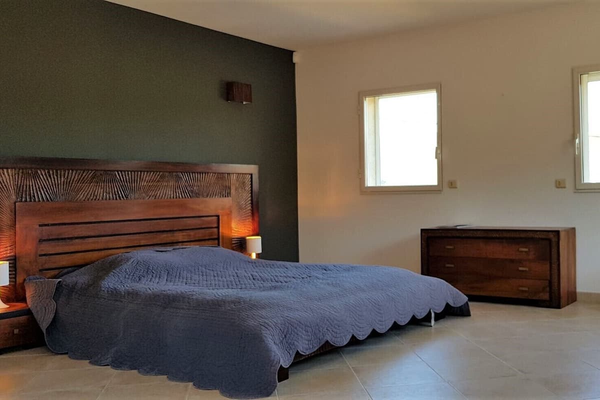 Appartement Prestige (Villa Grenache noir) | Coffre-fort, décor unique, ameublement unique, fer et planche à repasser