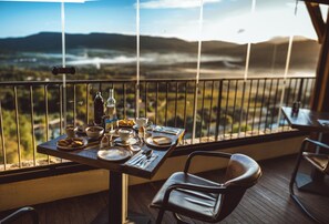 Lunch and dinner served, local cuisine - Domaine de la Font des Pères (Le Beausset)