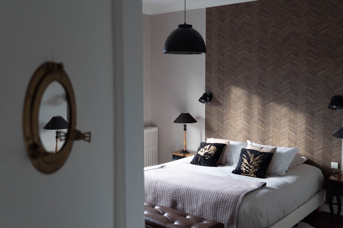 Romantische tweepersoonskamer, en-suite badkamer (EVASION) | 1 slaapkamer, individueel gedecoreerd, individueel gemeubileerd