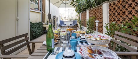 Suite, terraza | Desayuno