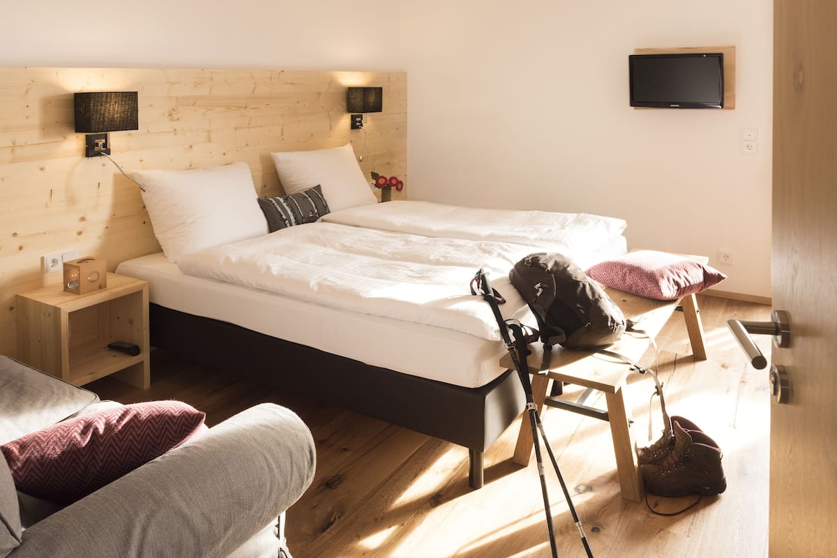 Doppia Standard, balcone | Una cassaforte in camera, Wi-Fi gratuito, lenzuola