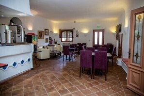 Frokostbuffé hver dag (EUR 12.5 per person)