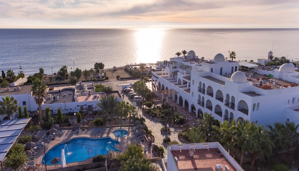 10 beach bars