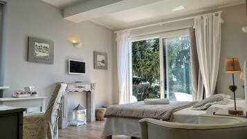 1 bedroom, memory-foam beds, minibar, in-room safe