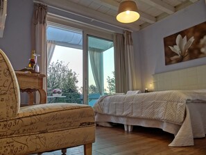 Matelas mémoire de forme, minibar, coffres-forts dans les chambres