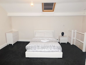 Apartment | Iron/ironing board, free WiFi, bed sheets