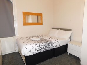 Apartment | Iron/ironing board, free WiFi, bed sheets
