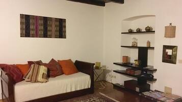 Appartement, 1 chambre | Salle de séjour