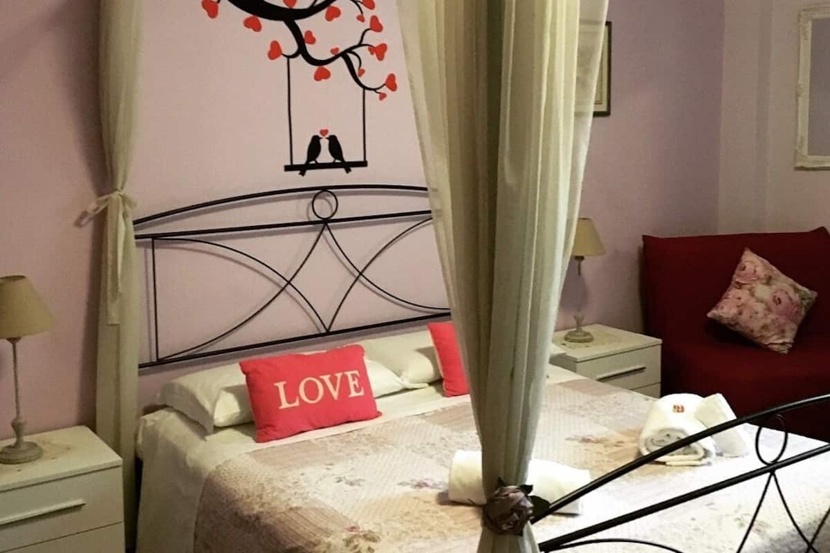 Romantic Room | 1 bedroom, desk, rollaway beds, free WiFi