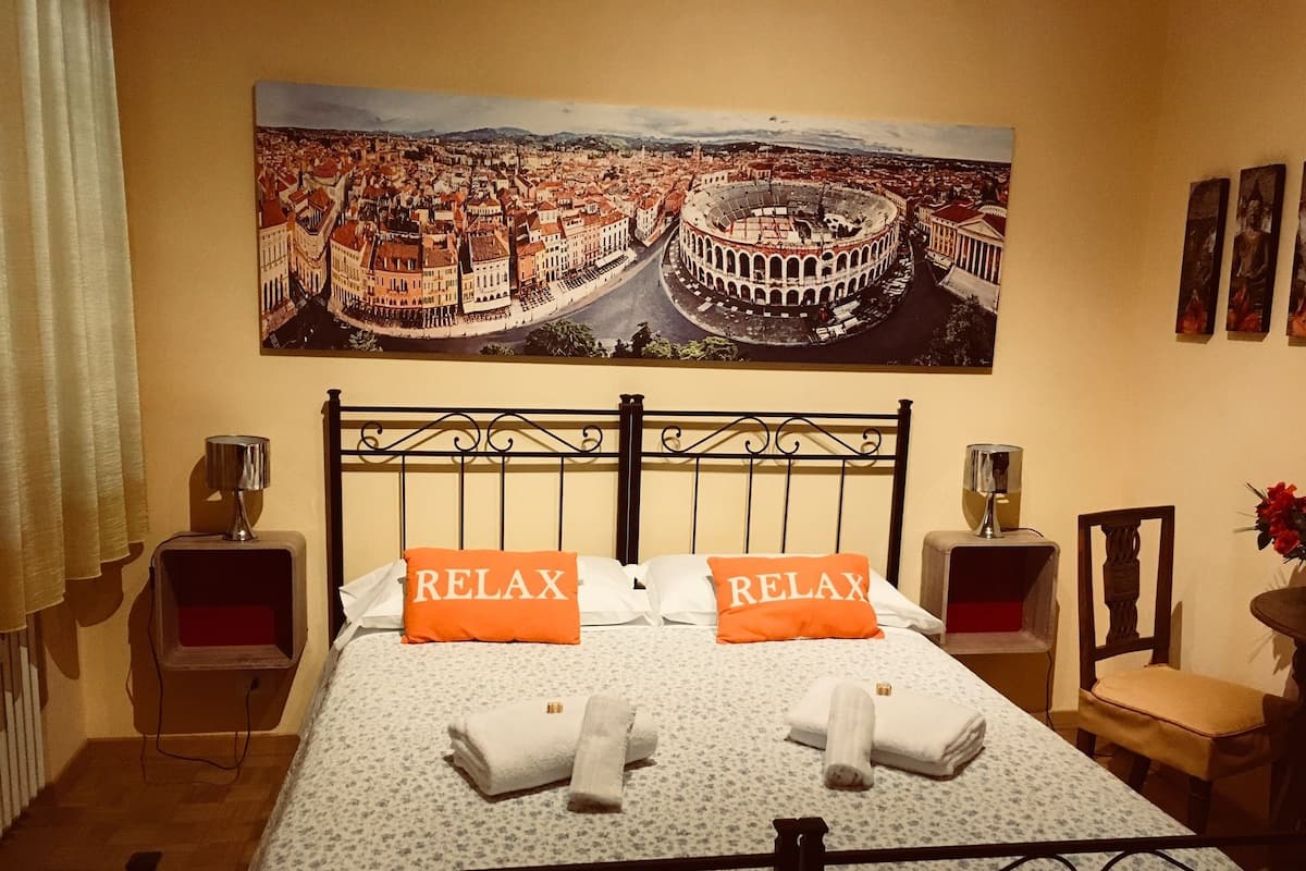 Double Room, Shared Bathroom | 1 bedroom, desk, rollaway beds, free WiFi