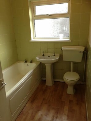 Standard Apartment | Bathroom | Hair dryer, towels - Ranmoor Lodge (Sheffield)