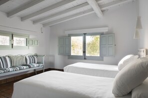 Traditional House, 2 Bedrooms (Abejas II)