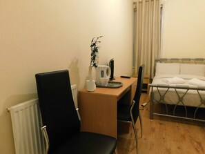 Doppelzimmer | Bügeleisen/Bügelbrett, kostenloses WLAN, Bettwäsche