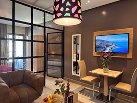 Executive Suite, 1 King Bed, Accessible, Kitchen | Living area | 42-inch plasma TV with satellite channels, TV