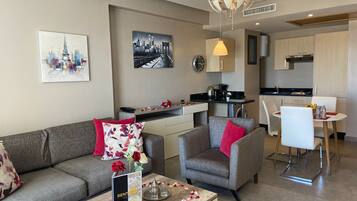 Departamento de lujo, 1 habitación, para no fumadores, balcón | Cocina privada | Cafetera y tetera y tetera eléctrica