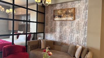 Executive Suite, 1 King Bed, Accessible, Kitchen | Down comforters, individually decorated, laptop workspace