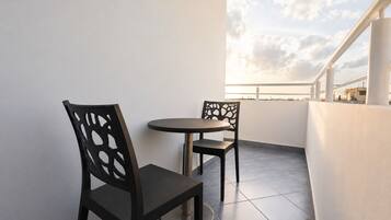Appartement Luxe, 1 chambre, non-fumeurs, balcon | Terrasse/Patio