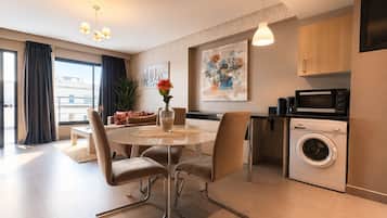 Luksus-lejlighed - 1 soveværelse - ikke-ryger - balkon | Dundyner, individuelt design, arbejdsområde til bærbare computere