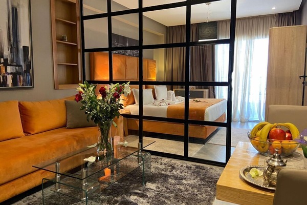 Executive Suite, 1 King Bed, Accessible, Kitchen | Living room | 42-inch plasma TV with satellite channels, TV