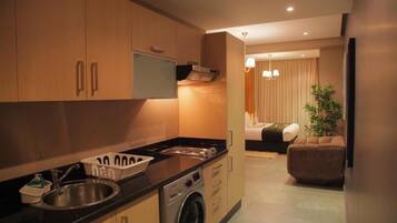 Suite Standard, 1 chambre, non-fumeurs, balcon | Cuisine privée | CafetiÚre/bouilloire, bouilloire électrique