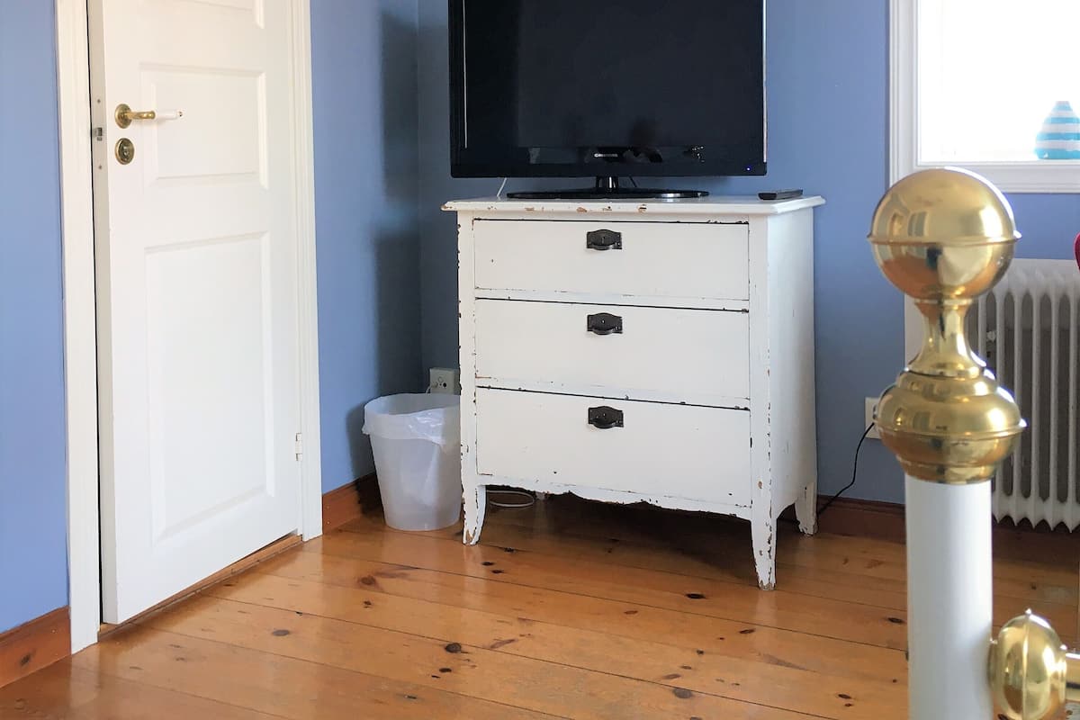 Decoración personalizada, tabla de planchar con plancha y wifi gratis