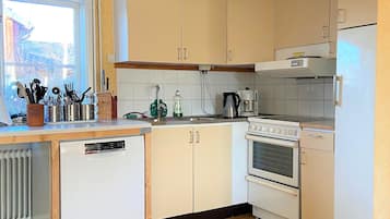Refrigerador, microondas, horno, lavavajillas