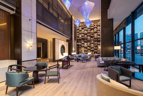 Salón en el vestíbulo. Ramada Plaza Wyndham Xiangyang Xiangzhou
