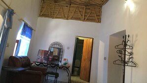 Chambre double pour 1 personne | Fer et planche à repasser, accès au Wi-Fi (inclus), décor unique