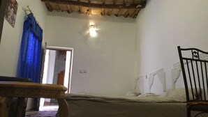 Chambre double pour 1 personne | Fer et planche à repasser, accès au Wi-Fi (inclus), décor unique