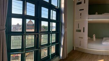 Escrivaninha, Wi-Fi de cortesia, roupa de cama