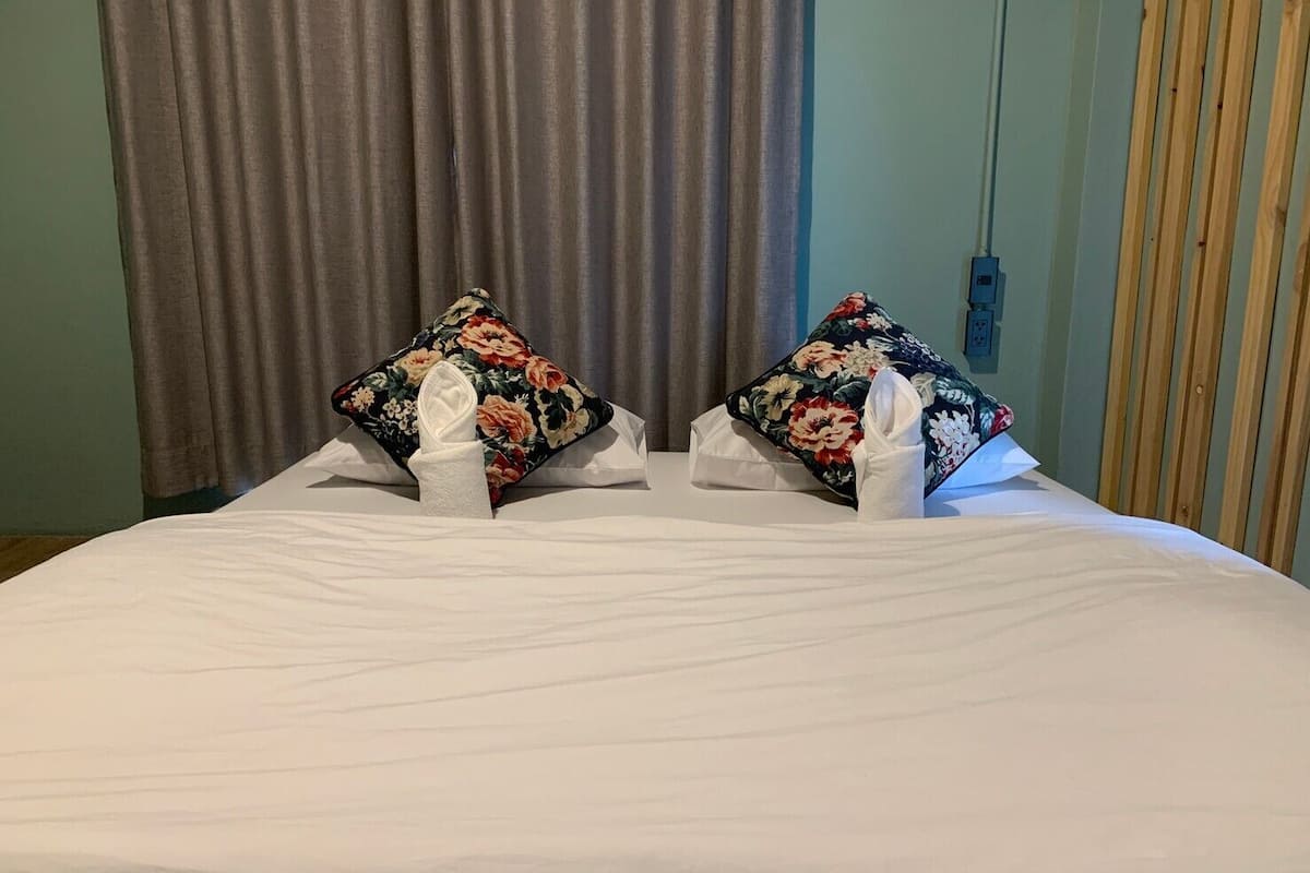 Basic Double Room | Desk, free WiFi, bed sheets