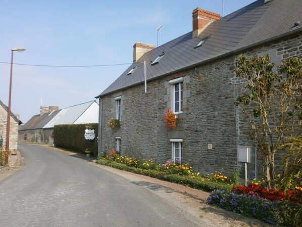 Exterior - La Ferme de la Ruette (Courtils)