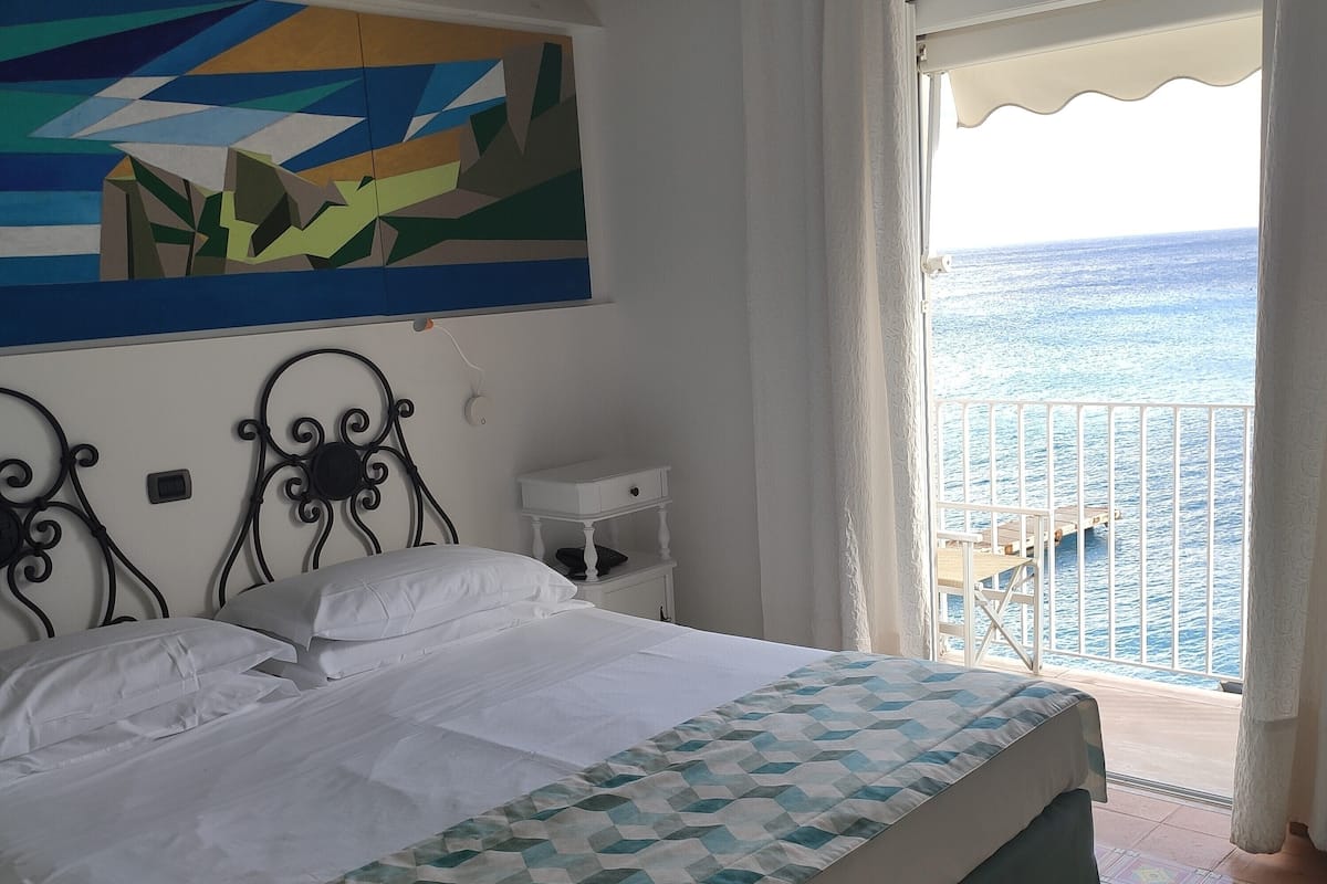 standard double room, sea view | 1 bedroom, minibar, in-room safe, desk