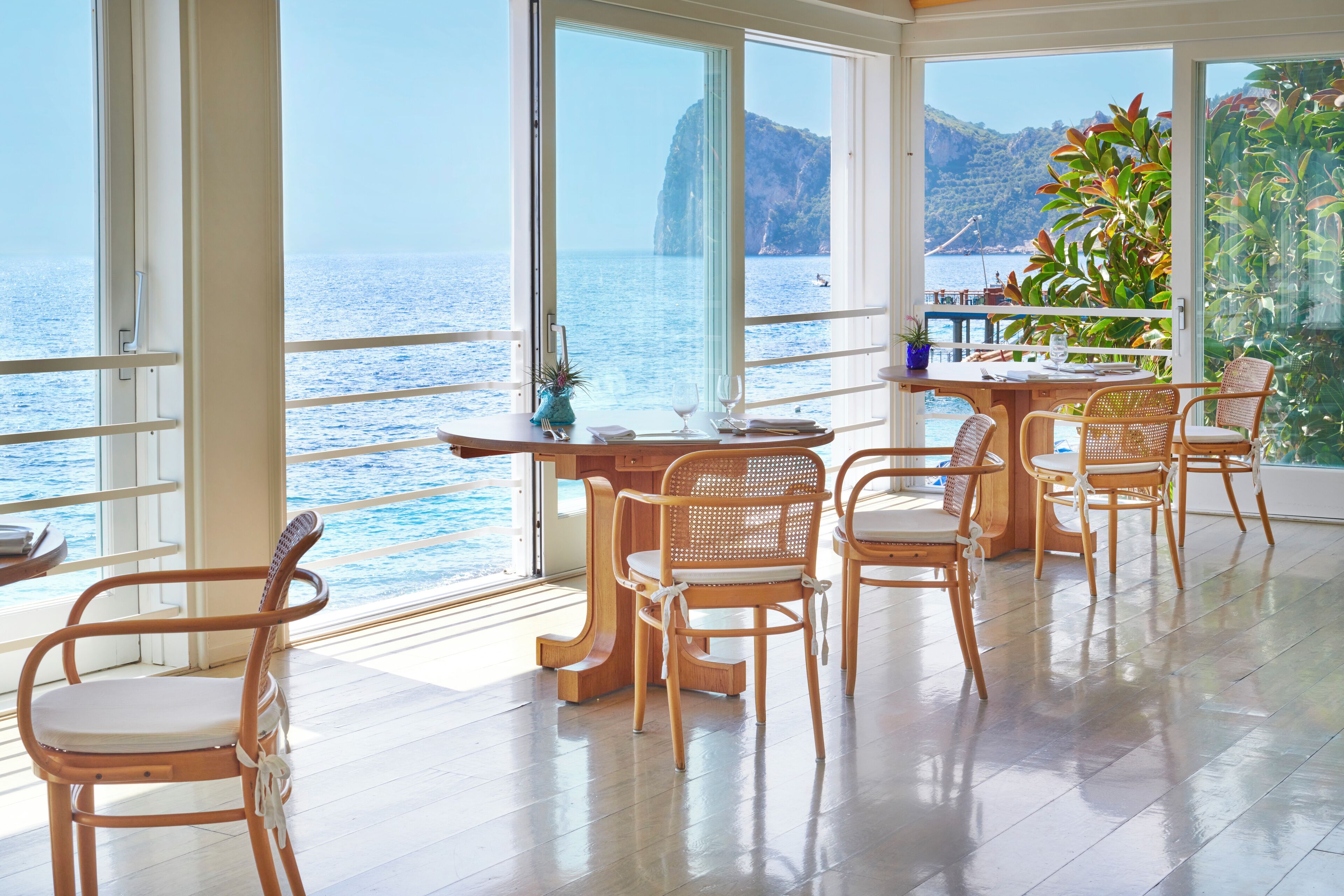 2 restaurants servant le déjeuner et le dîner, plats Cuisine italienne