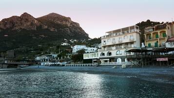 Fassade der Unterkunft â Abend/Nacht